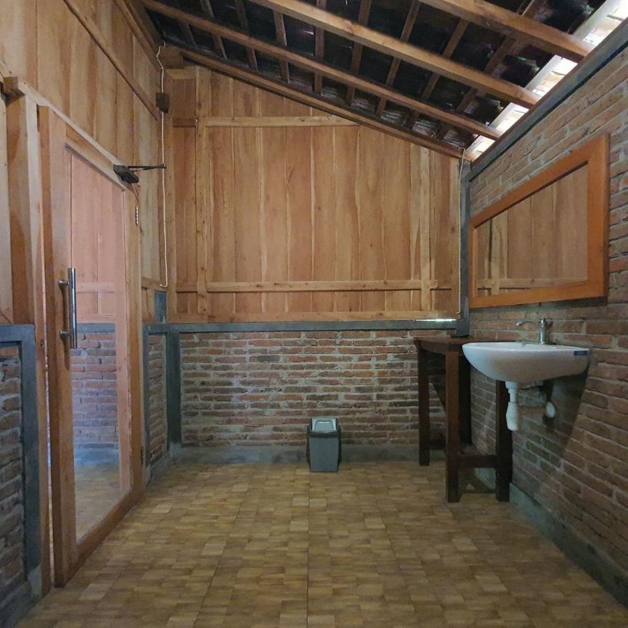Pinarak Homestay Banyuwangi  Ngoại thất bức ảnh