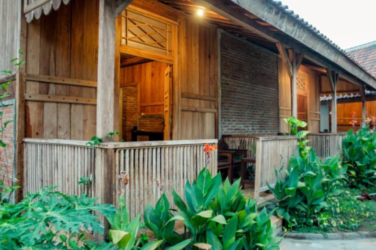 Pinarak Homestay Banyuwangi  Ngoại thất bức ảnh